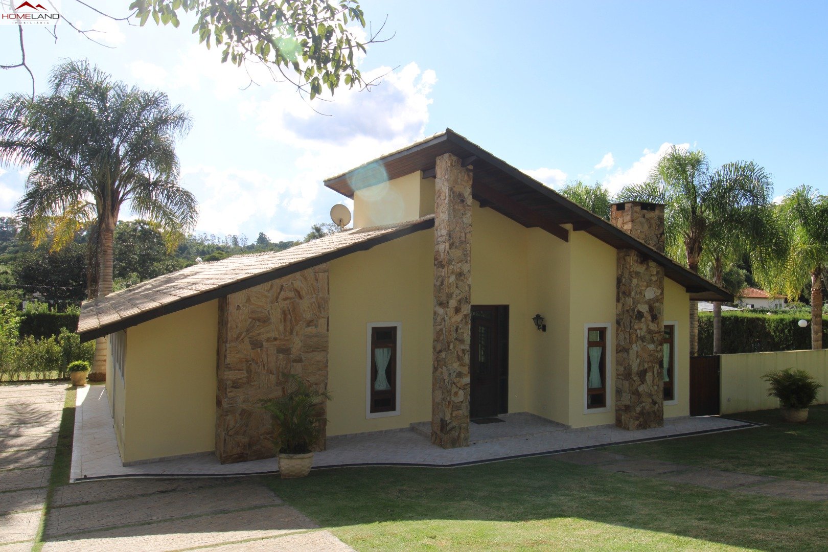 Casa térrea à venda com Uma Suíte e Dois Quartos