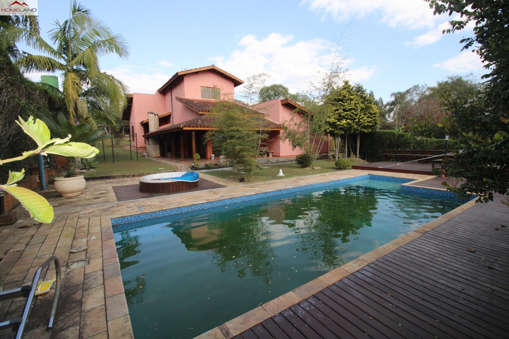 Vende-se ou Aluga-se Casa com ampla área verde e de lazer no Patrimônio do Carmo