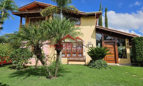 Casa com três Suítes e dois Dormitórios